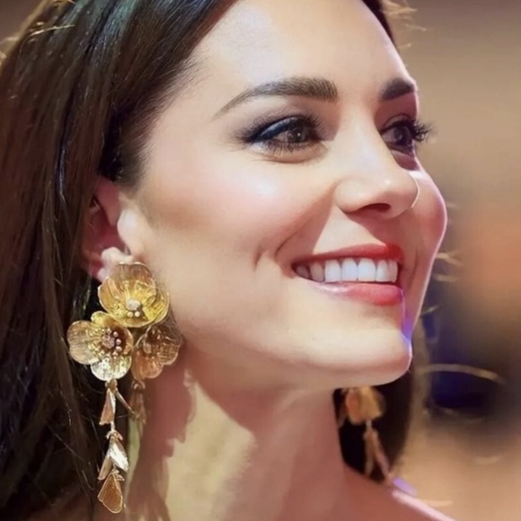 Zara Jewelry - Zara Gold  Floral Earrings Prince Kate Middleton
